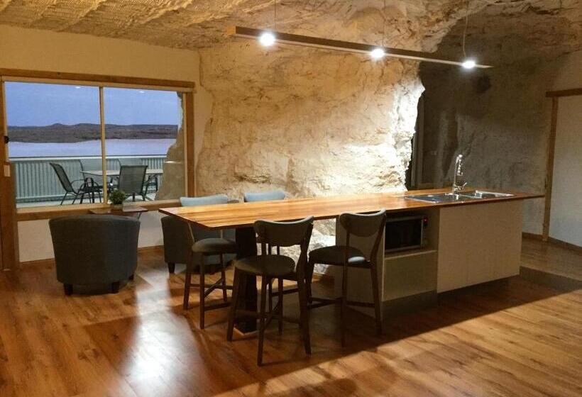 آپارتمان 2 خوابه, Dug Out B&b