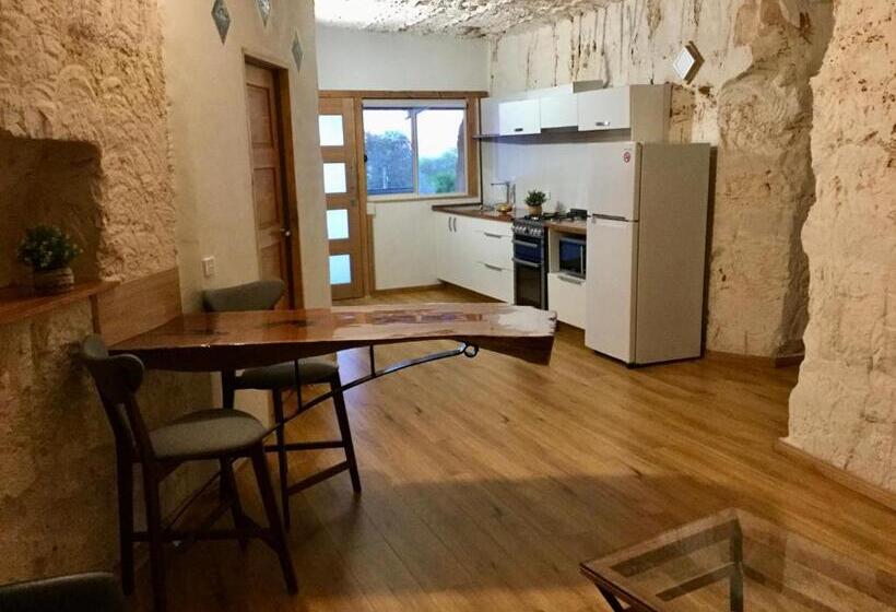 آپارتمان 1 خوابه, Dug Out B&b