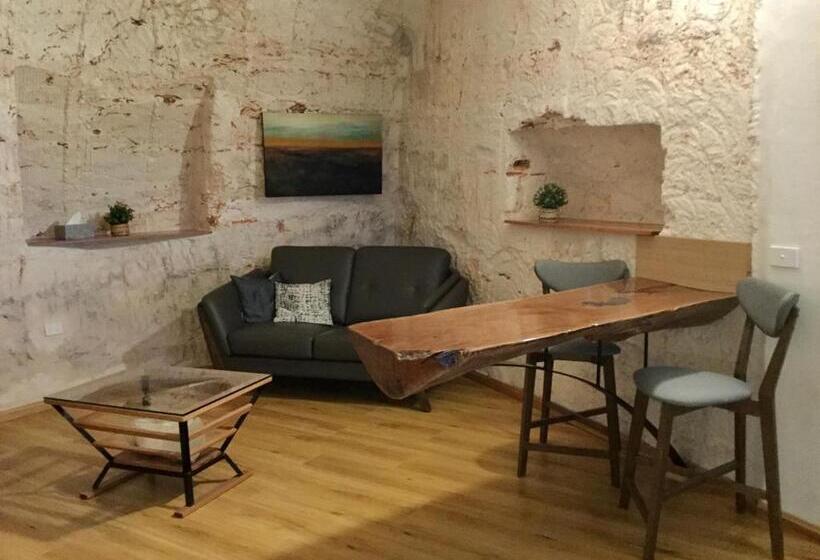 Апартаменты 1 Спальня, Dug Out B&b
