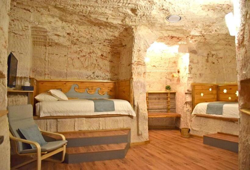 آپارتمان 2 خوابه, Dug Out B&b