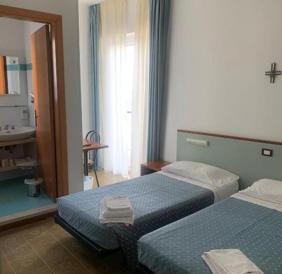 Номер Стандарт Трехместный, Capri
