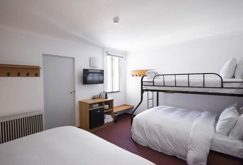 חדר משפחתי, Eiger Chalet