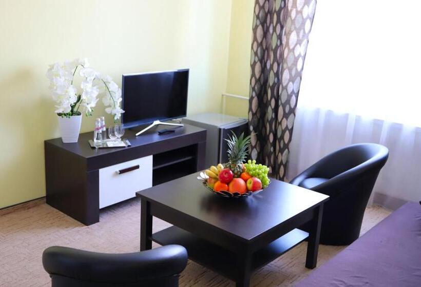 豪华套房, Rezident