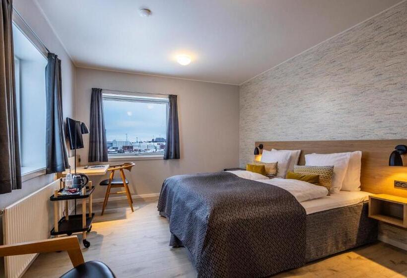 Deluxe room with river view, Søma Aasiaat