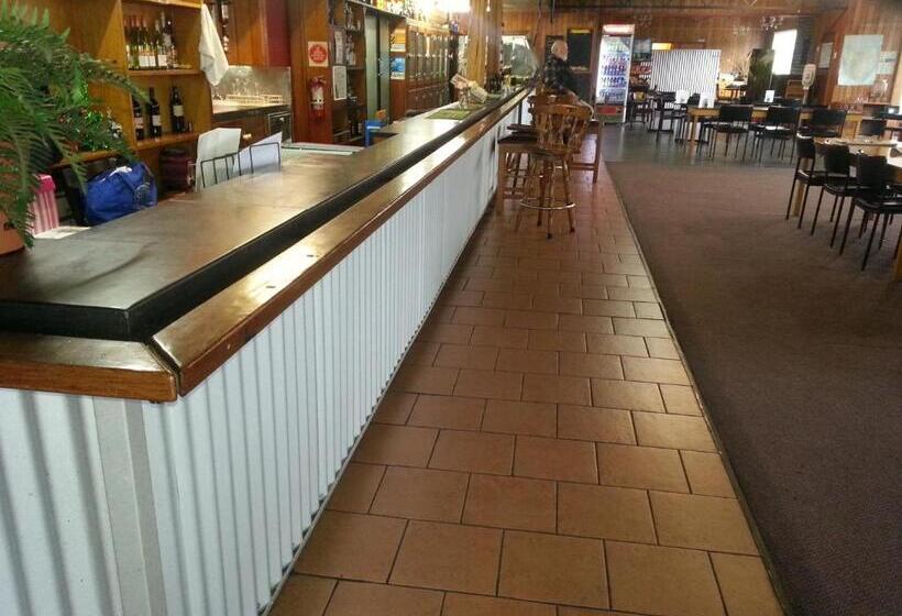 이코노미 룸, Tullah Tavern