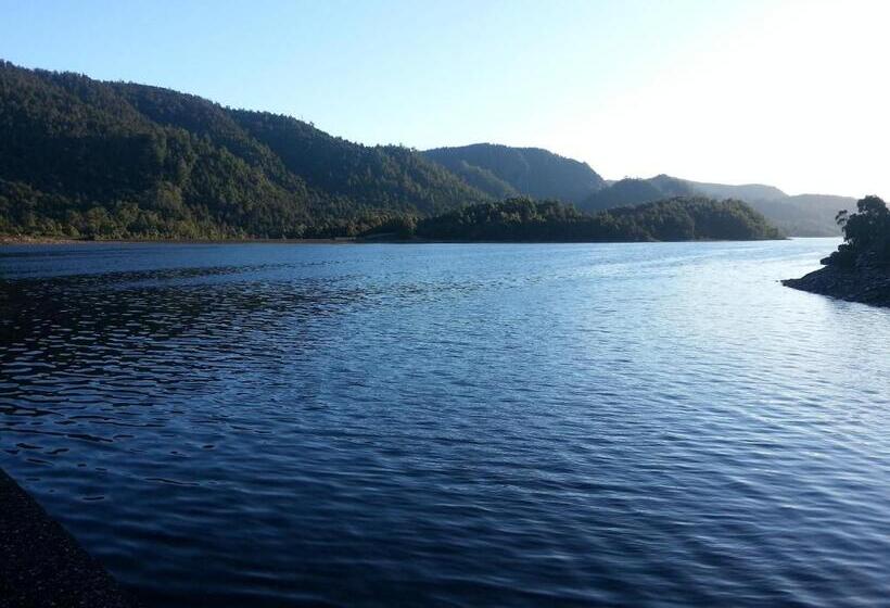 غرفة عائلية, Tullah Tavern