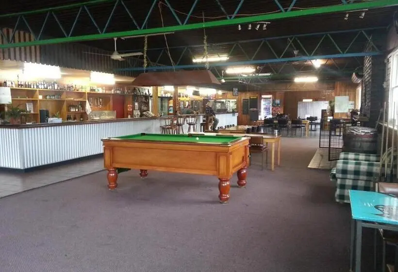 ファミリールーム, Tullah Tavern