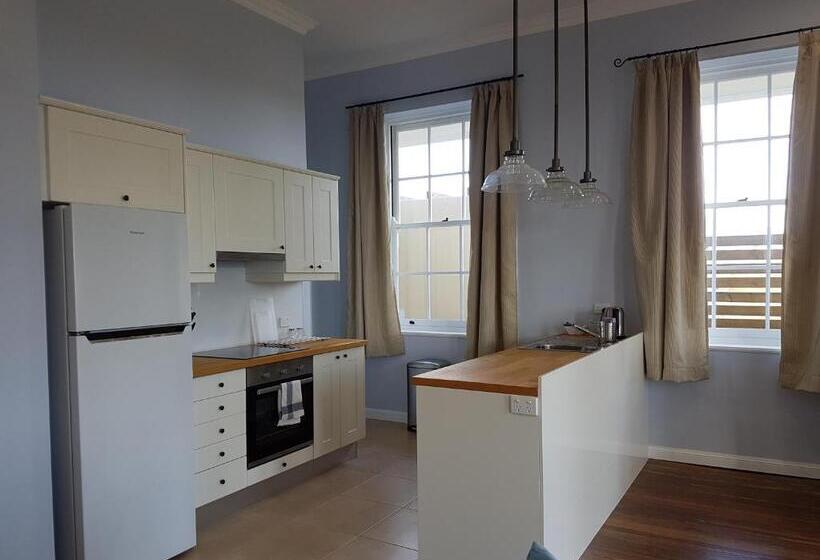 דירת חדר דלוקס, Kernow Minimum Age 18