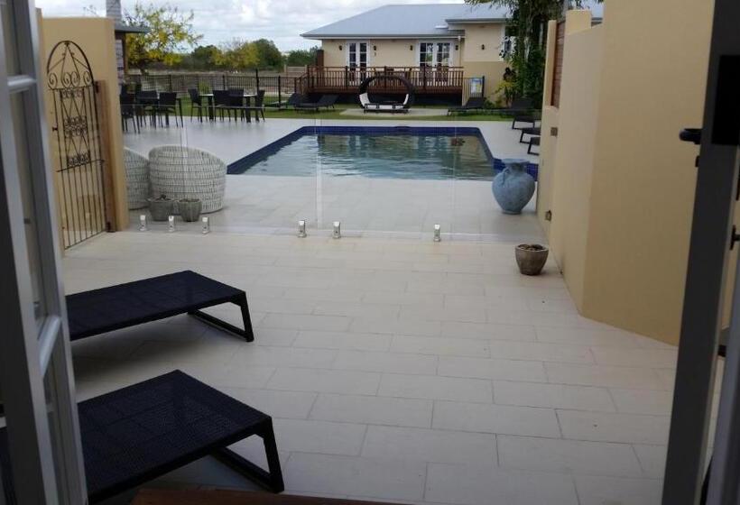 דירת שני חדרים, Kernow Minimum Age 18