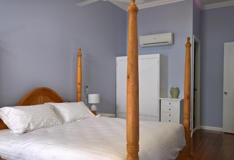 דירת חדר סופריור, Kernow Minimum Age 18