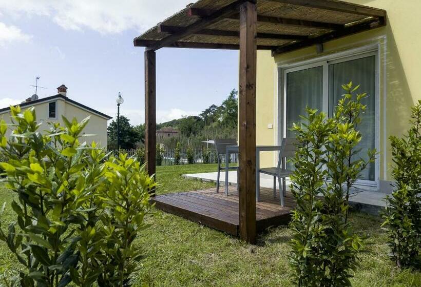 سوییت لوکس, Le Village Sarzana