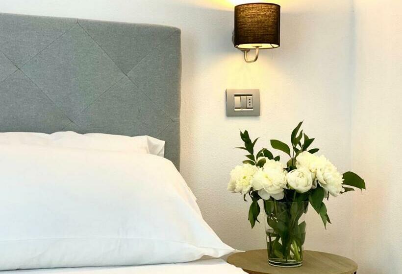 سوییت لوکس, Le Village Sarzana