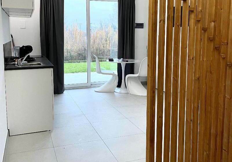 سوییت لوکس, Le Village Sarzana