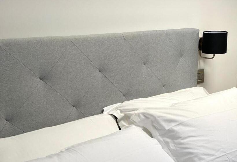 سوییت لوکس, Le Village Sarzana