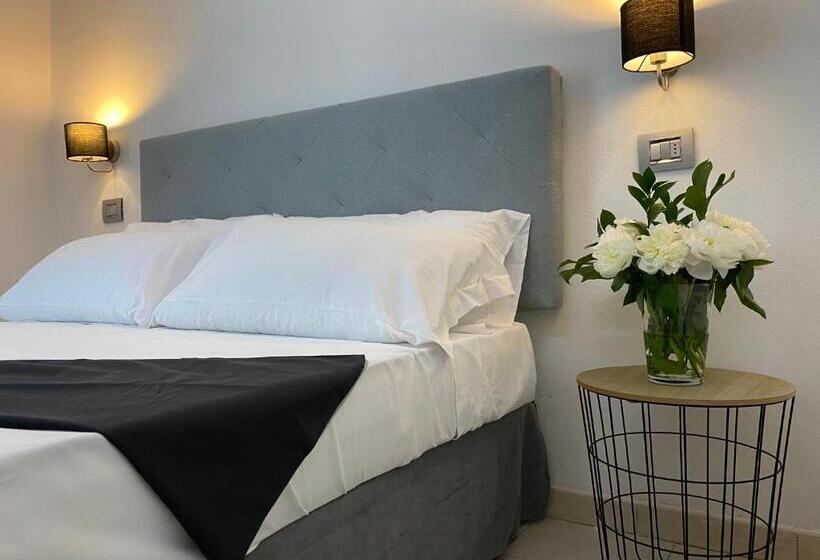 سوییت لوکس, Le Village Sarzana