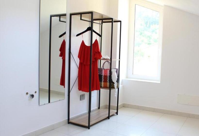 سوییت اجرایی, Le Village Sarzana