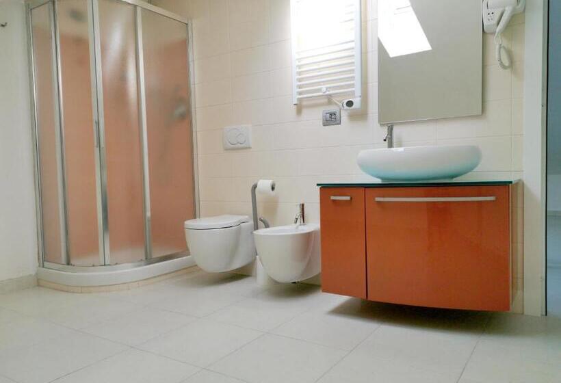 سوییت اجرایی, Le Village Sarzana