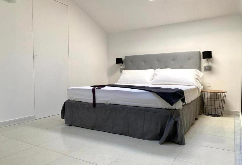 سوییت اجرایی, Le Village Sarzana