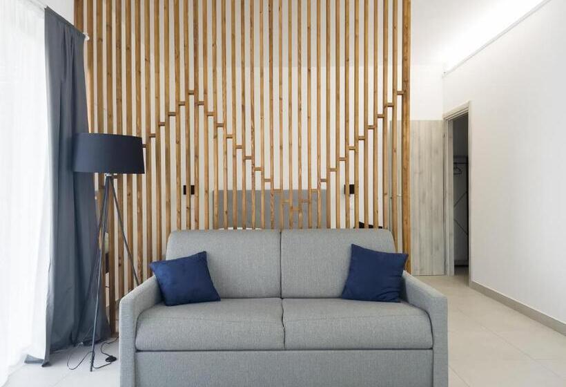 سوییت لوکس, Le Village Sarzana