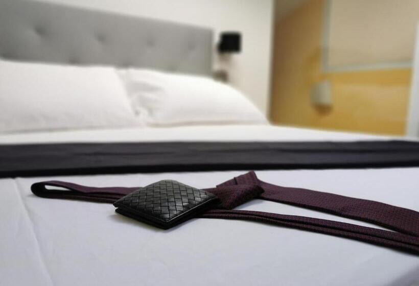 سوییت اجرایی, Le Village Sarzana