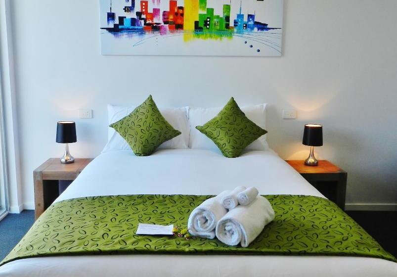 اتاق لوکس, Motel 24