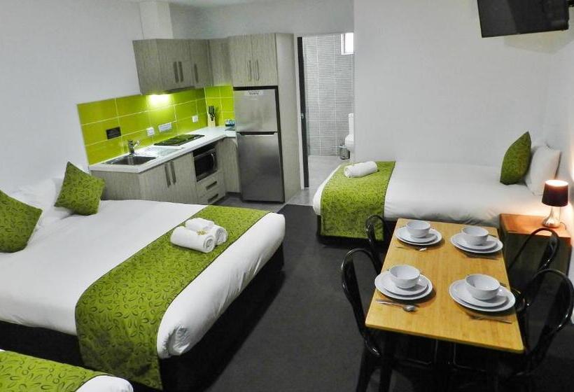 اتاق لوکس خانوادگی, Motel 24