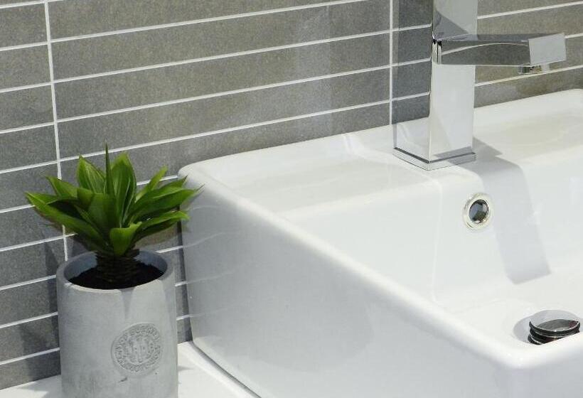 اتاق لوکس یک تخته, Motel 24