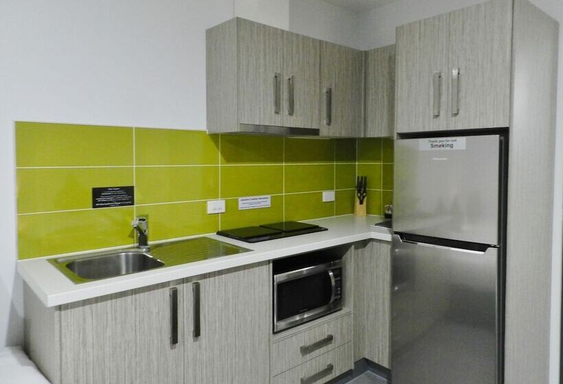 اتاق لوکس, Motel 24