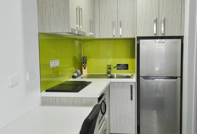 اتاق لوکس, Motel 24