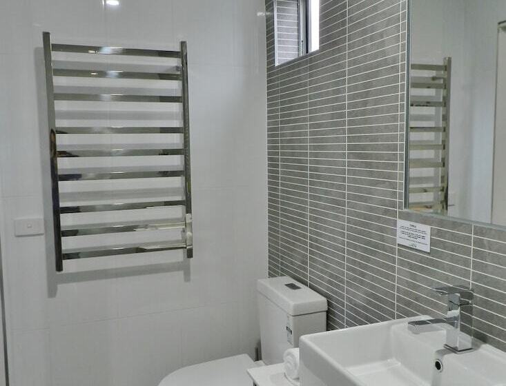 اتاق لوکس, Motel 24