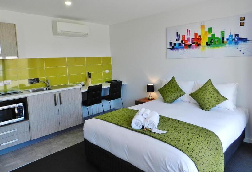 استودیو خانوادگی, Motel 24