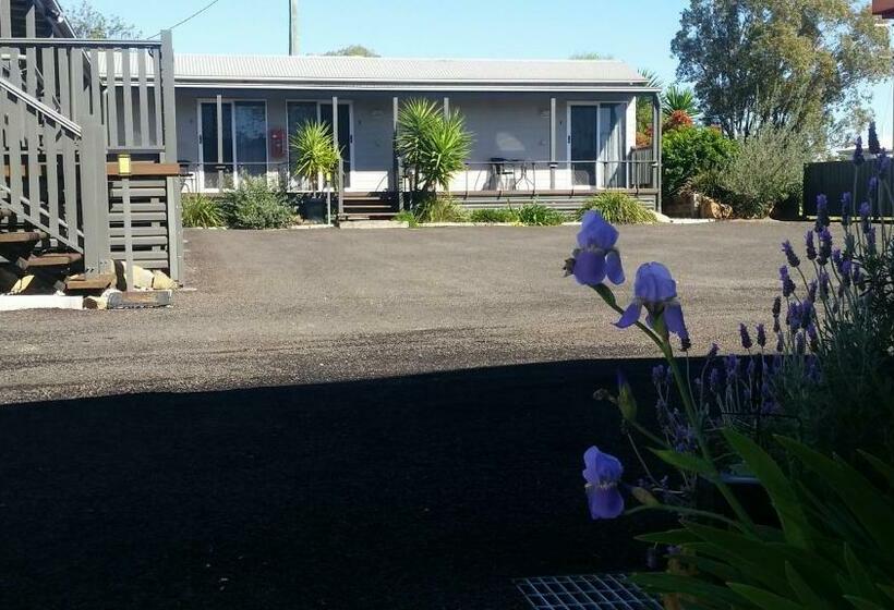 חדר אקונומי, Injune Haven