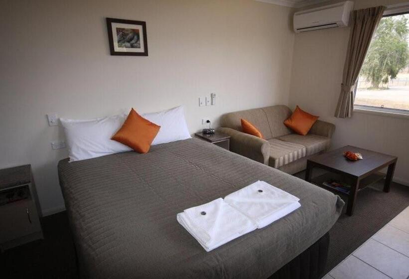 חדר דלוקס לשלושה, Injune Haven