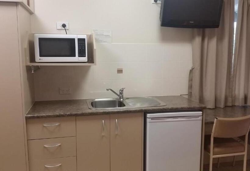 חדר דלוקס לשלושה, Injune Haven