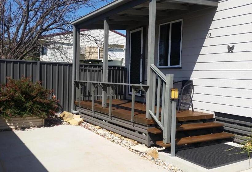 חדר דלוקס לשלושה, Injune Haven