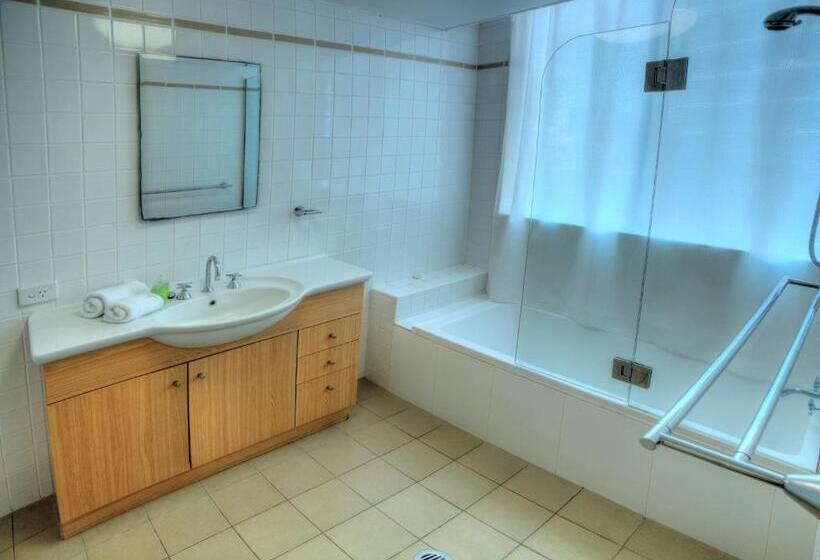 Superior 2-bedroom flat with a view, Oceania On Burleigh Beach