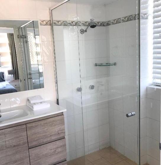 Superior 2-bedroom flat with a view, Oceania On Burleigh Beach