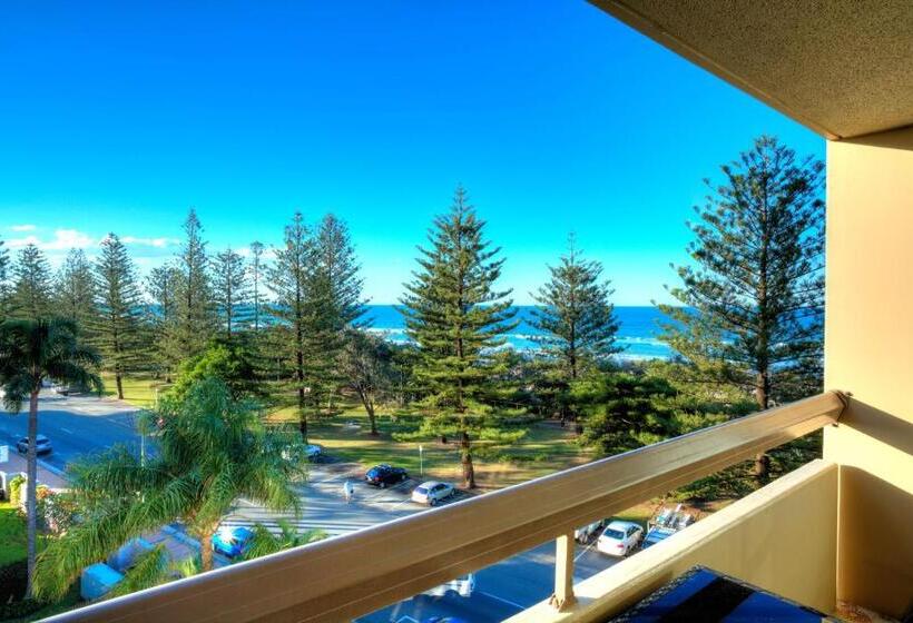 Superior 3-bedroom flat with a view, Oceania On Burleigh Beach