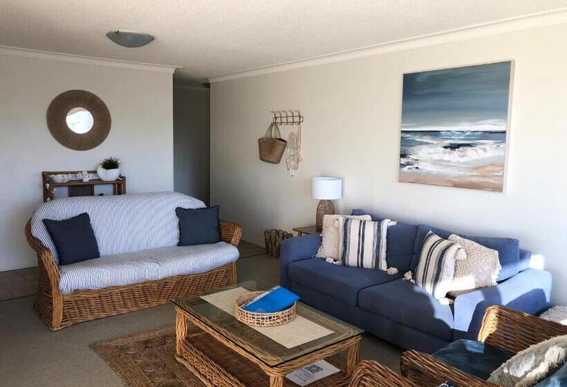 Superior 3-bedroom flat with a view, Oceania On Burleigh Beach