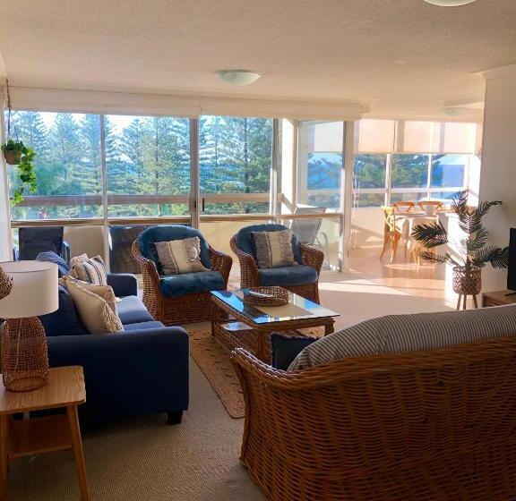 Superior 3-bedroom flat with a view, Oceania On Burleigh Beach