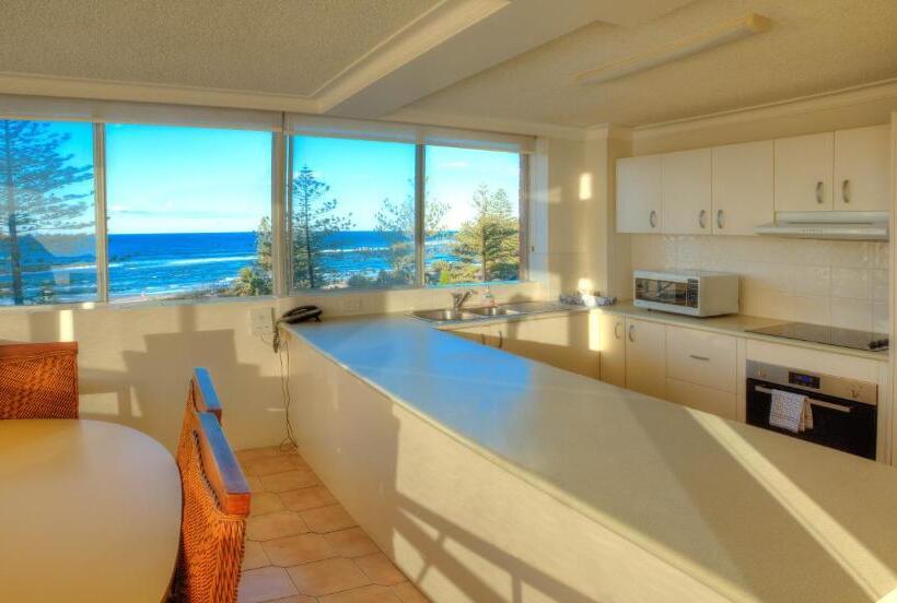 Superior 3-bedroom flat with a view, Oceania On Burleigh Beach