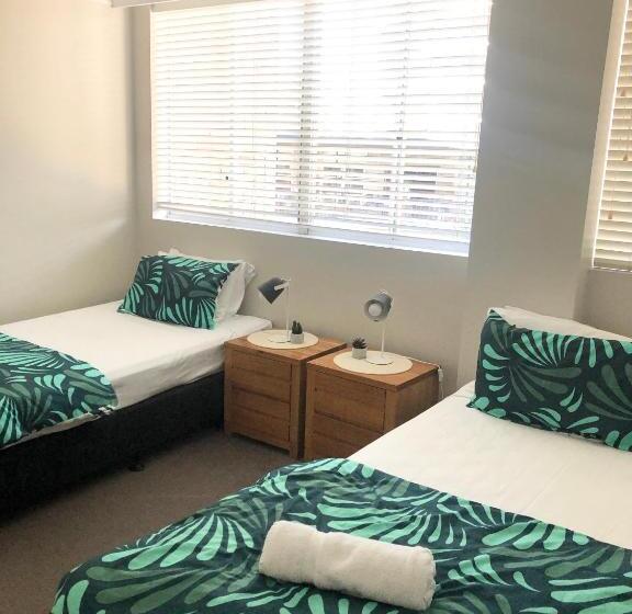 Superior 2-bedroom flat with a view, Oceania On Burleigh Beach