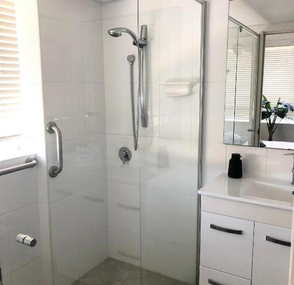 Superior 2-bedroom flat with a view, Oceania On Burleigh Beach