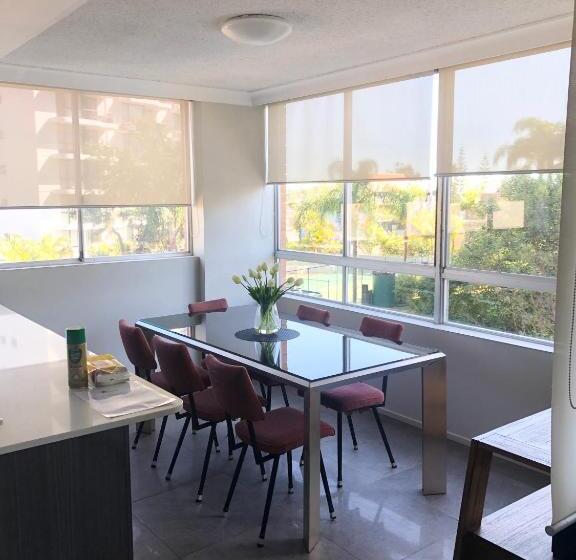 Superior 2-bedroom flat with a view, Oceania On Burleigh Beach