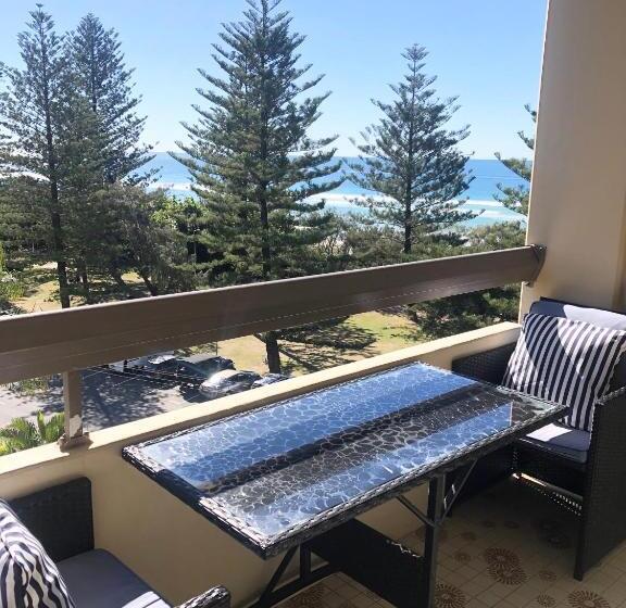 Superior 2-bedroom flat with a view, Oceania On Burleigh Beach
