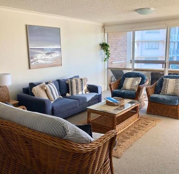 Superior 2-bedroom flat with a view, Oceania On Burleigh Beach