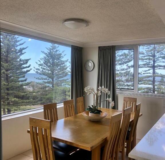 Superior 3-bedroom flat with a view, Oceania On Burleigh Beach