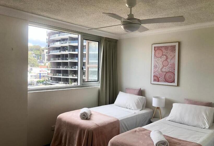 Superior 3-bedroom flat with a view, Oceania On Burleigh Beach