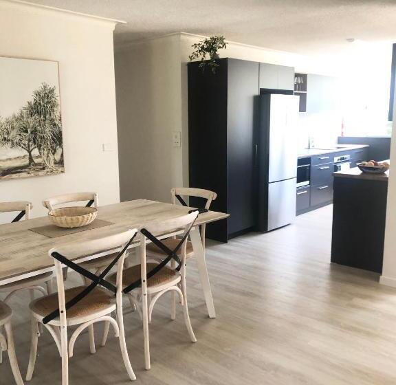 침실 2개 바다 전망 아파트, Oceania On Burleigh Beach