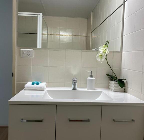 Superior 2-bedroom flat with a view, Oceania On Burleigh Beach